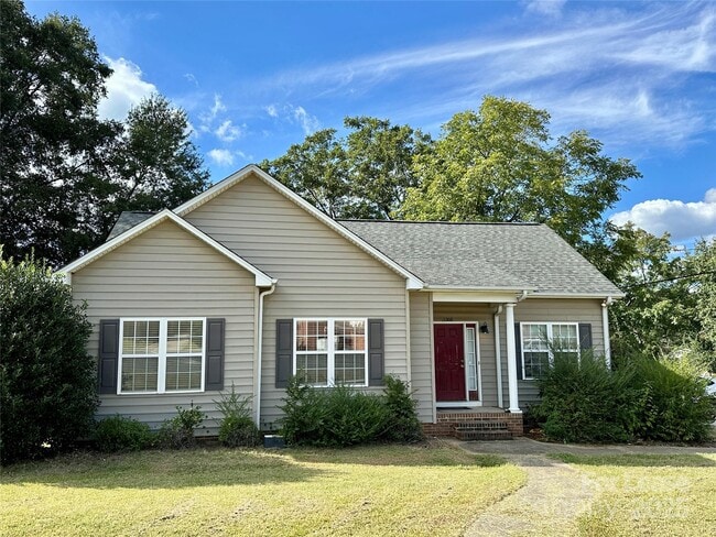 Building Photo - 3351 Robinwood Rd