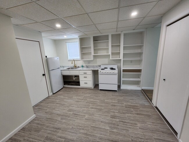 Building Photo - 517 Triplex Unit 3