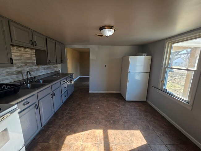 Photo - Spacious 3 bedroom!!