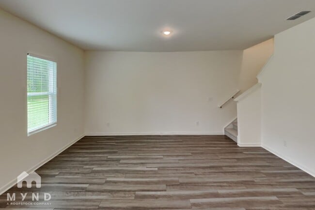 Photo - 121 Maison Dr
