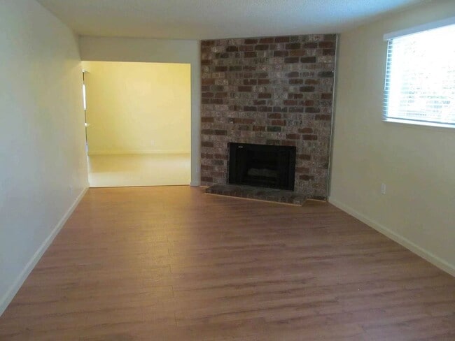 Photo - 1723 Kent St Unidad B