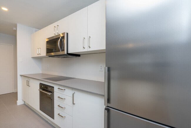 Building Photo - 111 Lawton Blvd Unit 210