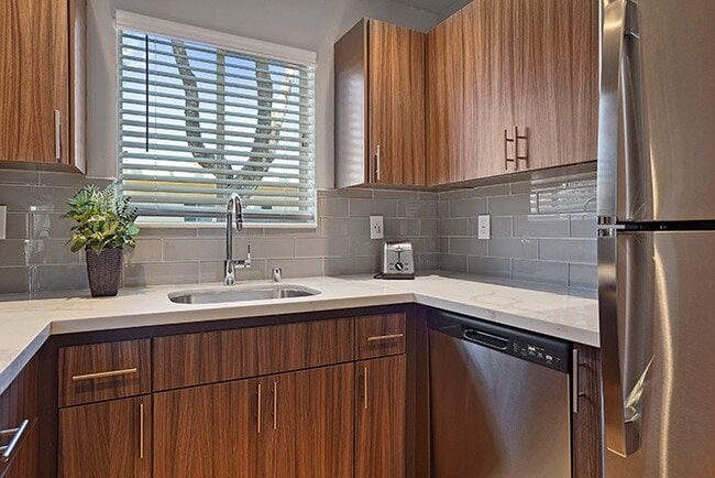 Photo - Colonial Garden Apartments