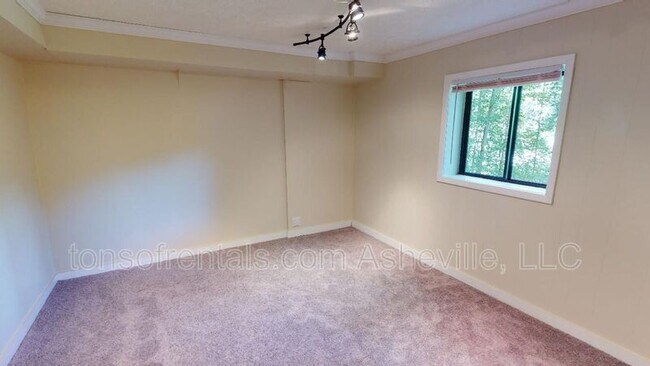 Photo - 422 Old Buckeye Cove Rd