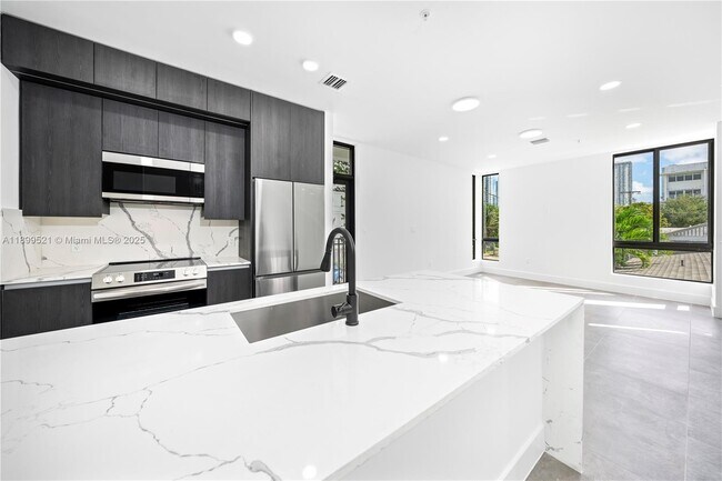 Photo - 526 SW 2nd St Unit 1