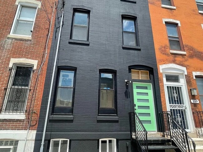 Building Photo - 2321 W Oxford St Unit 2321 West Oxford St Rental