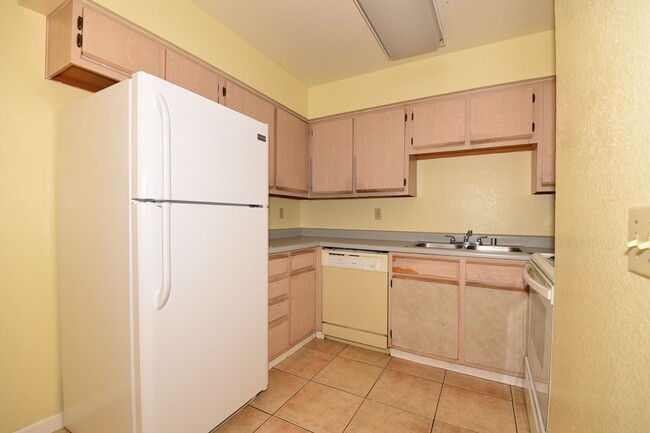 Lovely 2nd Floor, 1 Bed, 1 Bath Condo At D... - Lovely 2nd Floor, 1 Bed, 1 Bath Condo At D... Unit 2152