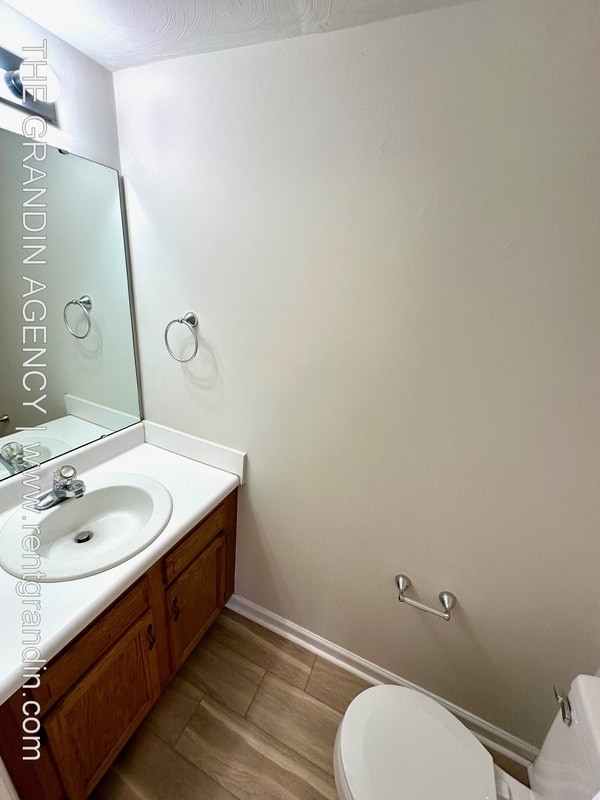 Photo - 102 Lakehurst Ave