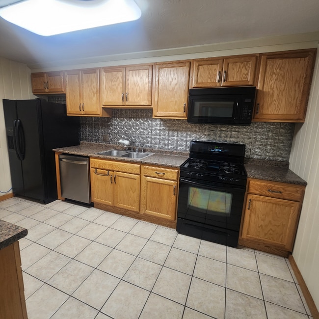 Photo - 2285 Hixton Rd