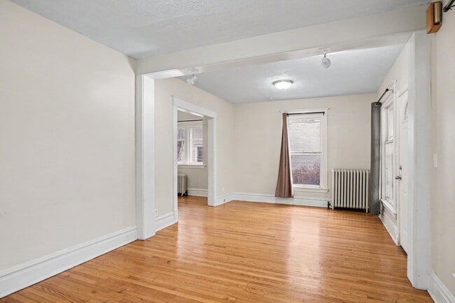 Photo - 440 Diamond Ave NE