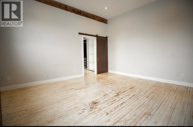 Photo - 1558 Ontario St