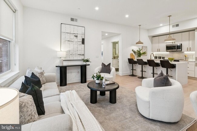 Building Photo - 30 W Allens Ln Unit 416