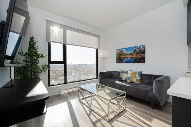 Building Photo - 1350 Boul. René-Lévesque O