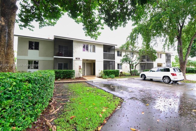 Photo - 703 Gardens Dr Unidad 102