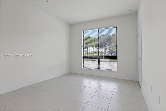 Photo - 8001 NW 41st St