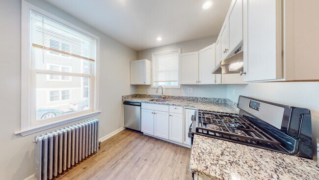 Building Photo - 26 Chelsea St Unit 3 Rental