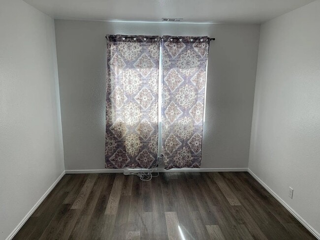 Photo - 231 Montgomery St W