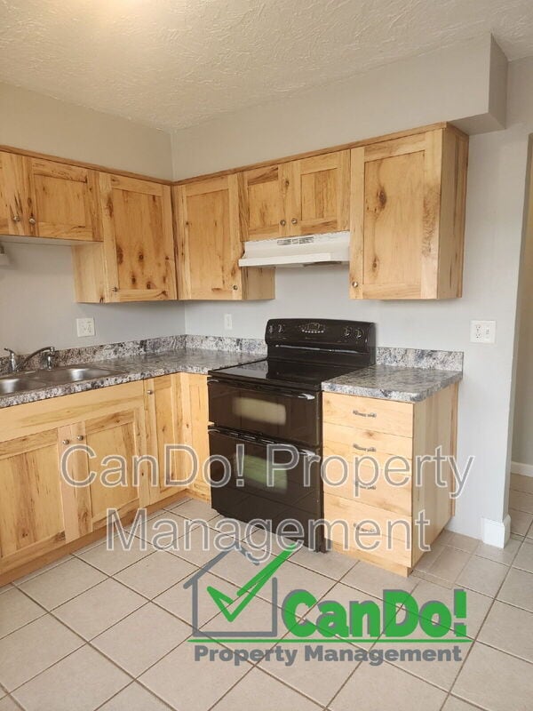Building Photo - 230 Carol Dr Unit #1 Rental