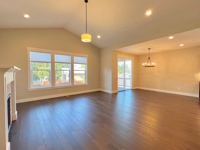 Photo - 3 BED+OFFICE/DEN!! STUNNING FLOOR PLAN, HIGH END FINISHES, END LOT!