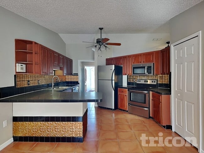 Photo - 1374 Godfrey Ave