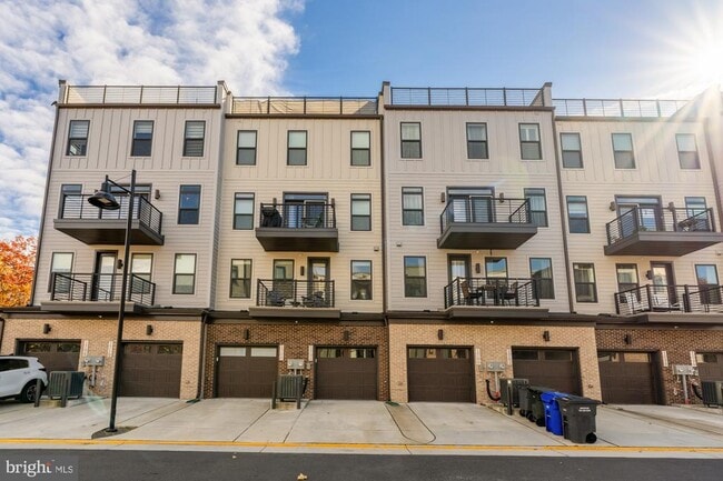 Building Photo - 1704 Bandit Loop