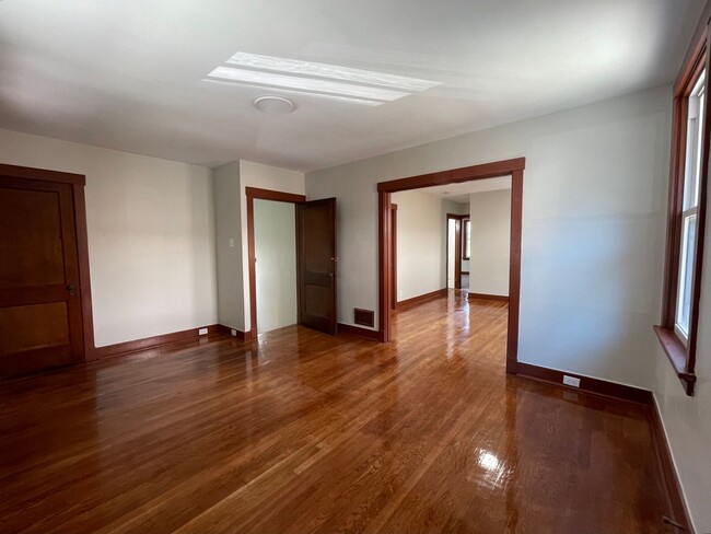 Building Photo - 1155 Rebecca Ave Unit 2 Rental