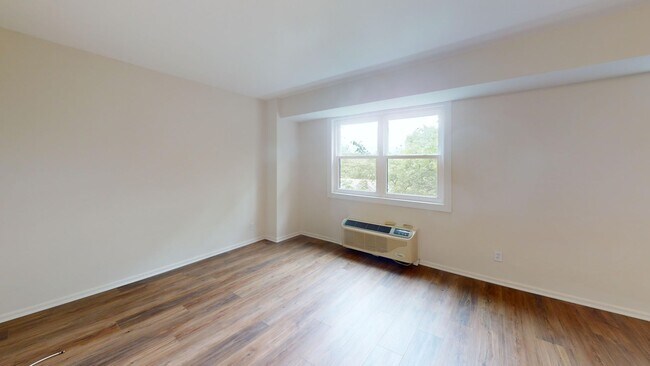 Photo - 1801 Clydesdale Pl NW