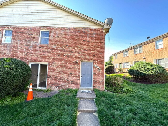 Building Photo - Charming Lorton Rental with Modern Amenities