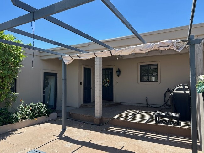 Building Photo - 12230 N Desert Sage Dr Unit Charming Duplex