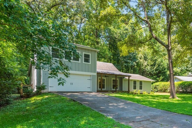 Photo - 2681 Ravenoaks Pl