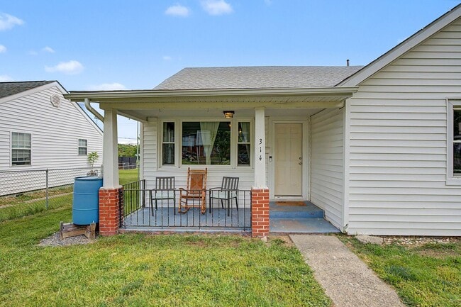 Photo - Spacious 5-Bedroom Home Near Radford University