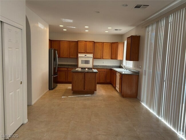 Building Photo - 11765 Via Esperanza St Rental