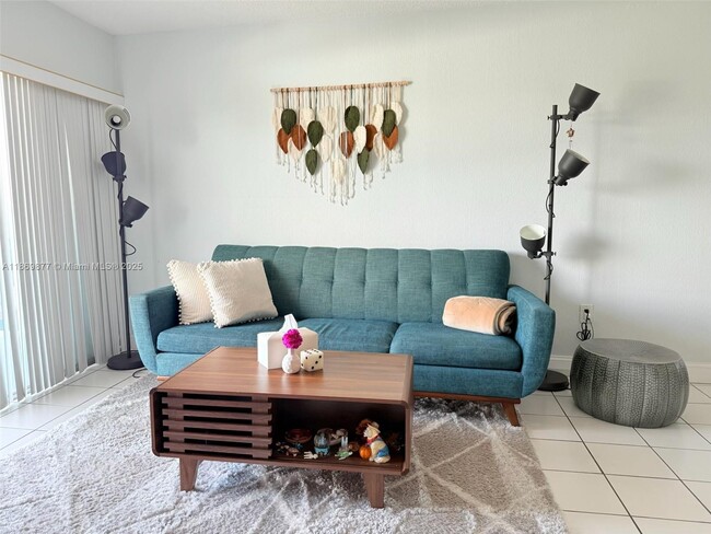 Building Photo - 4141 Nautilus Dr Unit 6F Rental