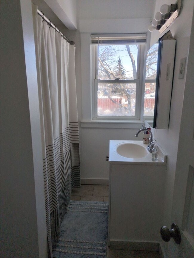 Photo - 729-731 Waverley St Unit 729