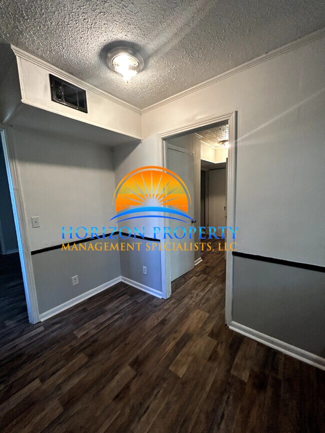 Photo - 2727 Clayton Dr NW