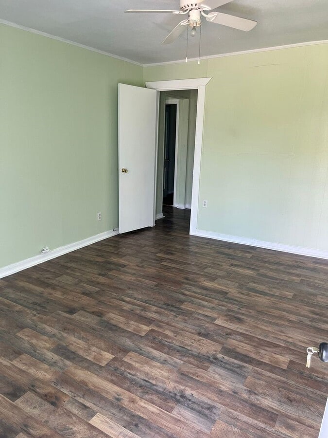 Photo - 527 W 8th St