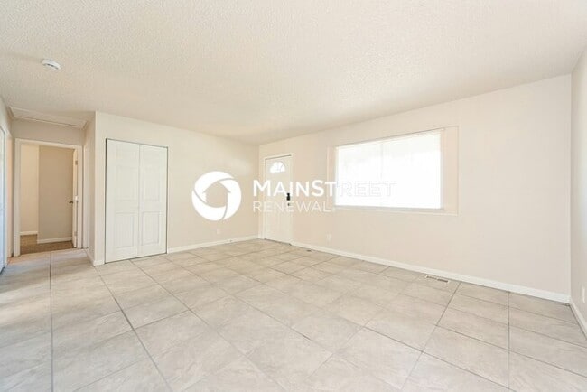 Photo - 4 Bedroom Pet-Friendly Home in DENVER, CO with Main Street Renewal