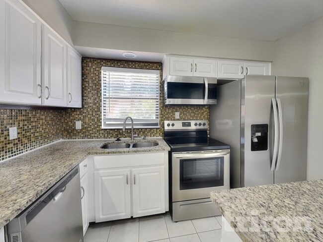 Photo - 16128 Foxfire Dr