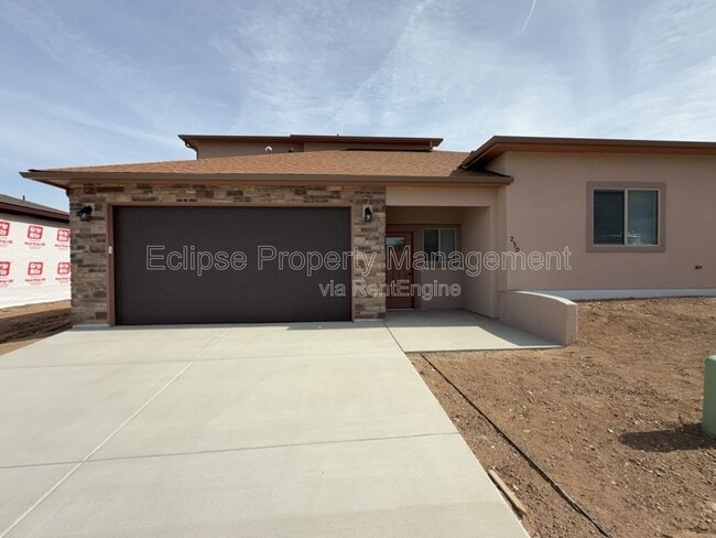 Building Photo - 250 Sasha St