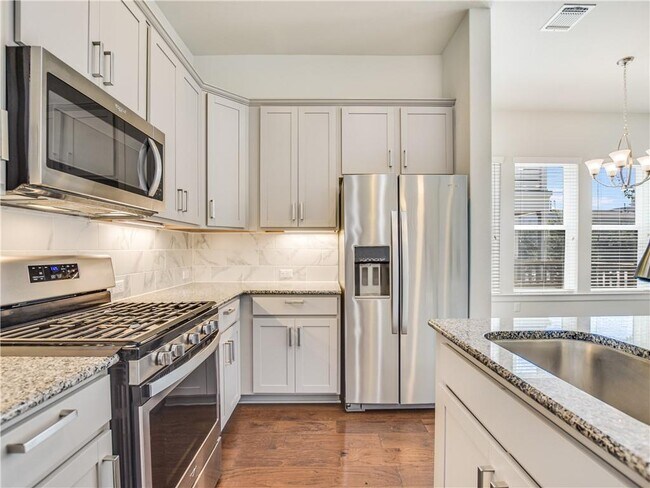 Photo - 2704 Zach Scott St