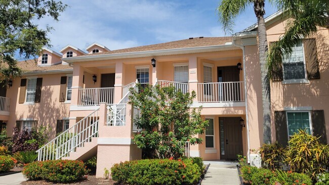 Building Photo - ANNUAL UNFURNISHED 2 bed 2 bath ground flo... Rental