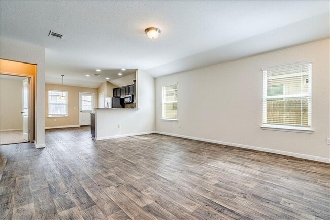 Photo - 617 Callahan Ln