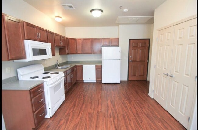 Photo - 620 N Main Ave
