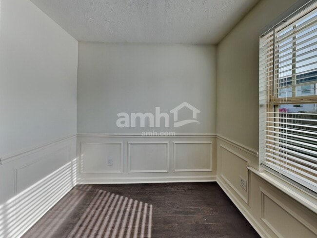 Photo - 123 Farmbrook Ct