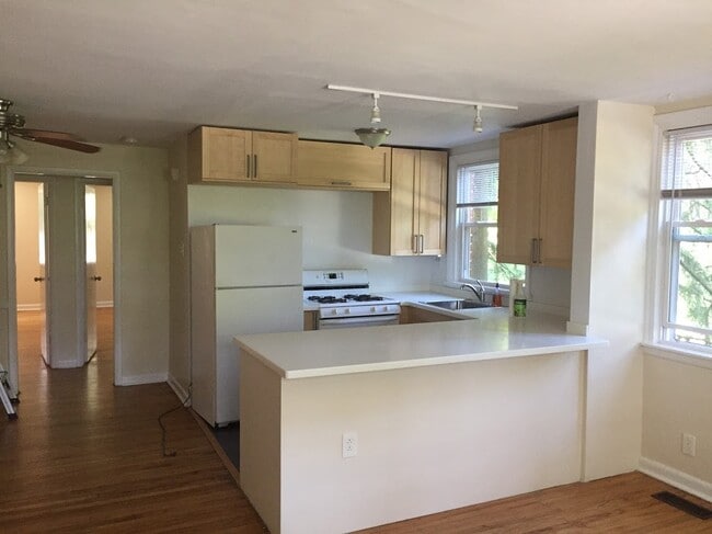 Kitchen - 7006 Boyer St Apartments Unit 1st Floor