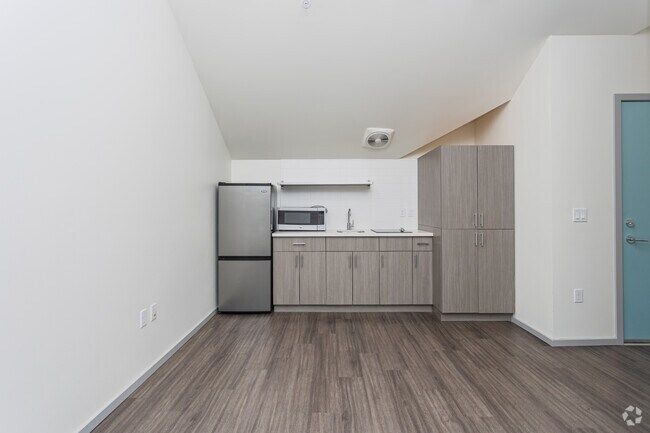 Estudio - 220 pies cuadrados - Comedor - Montisi Apartments