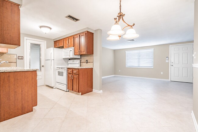 7715 Sue Ellen Dr