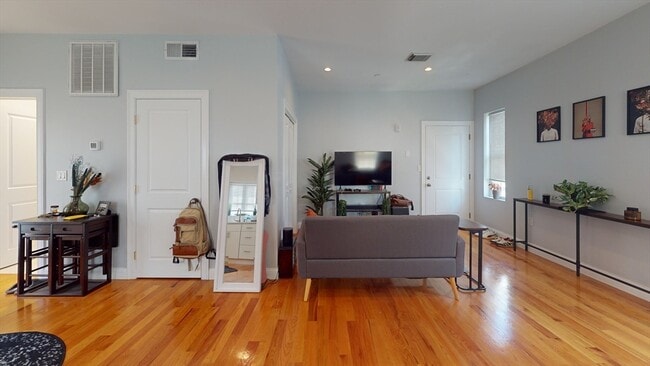 Photo - 309R Sumner St Unit 2L
