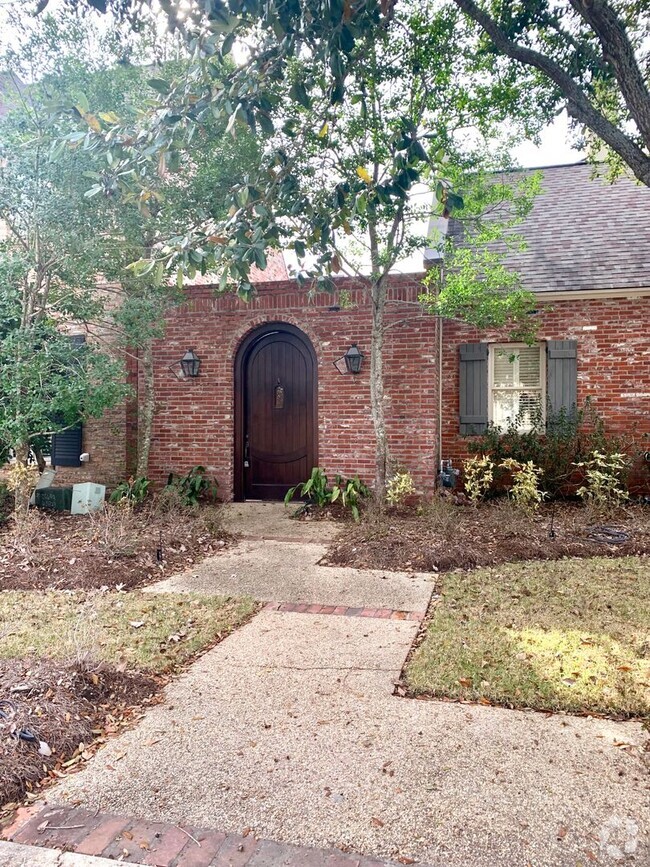 Building Photo - Bocage Lake Rental