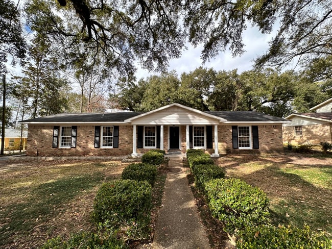 Building Photo - 538 Hillview Rd